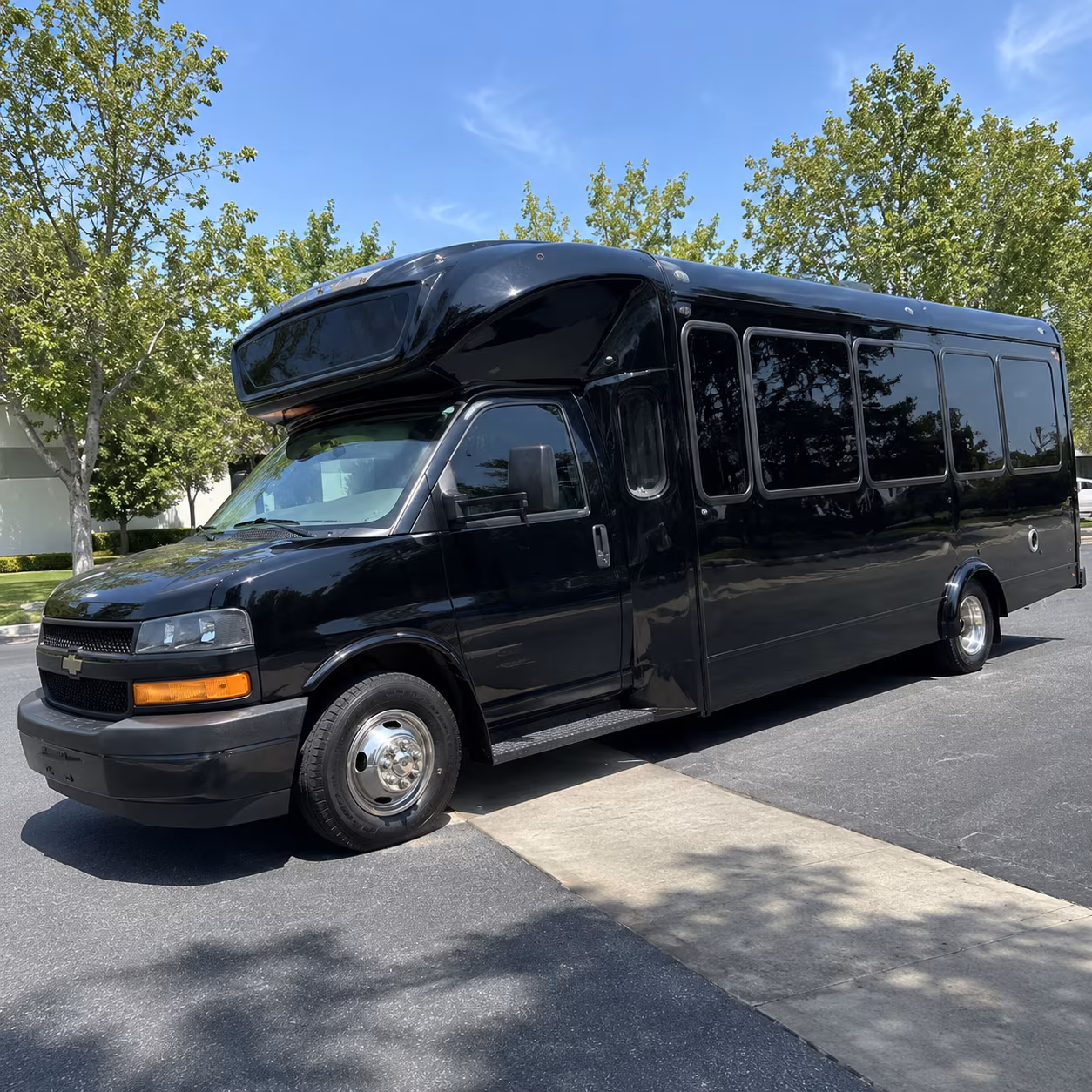oxnard 15 passenger party bus