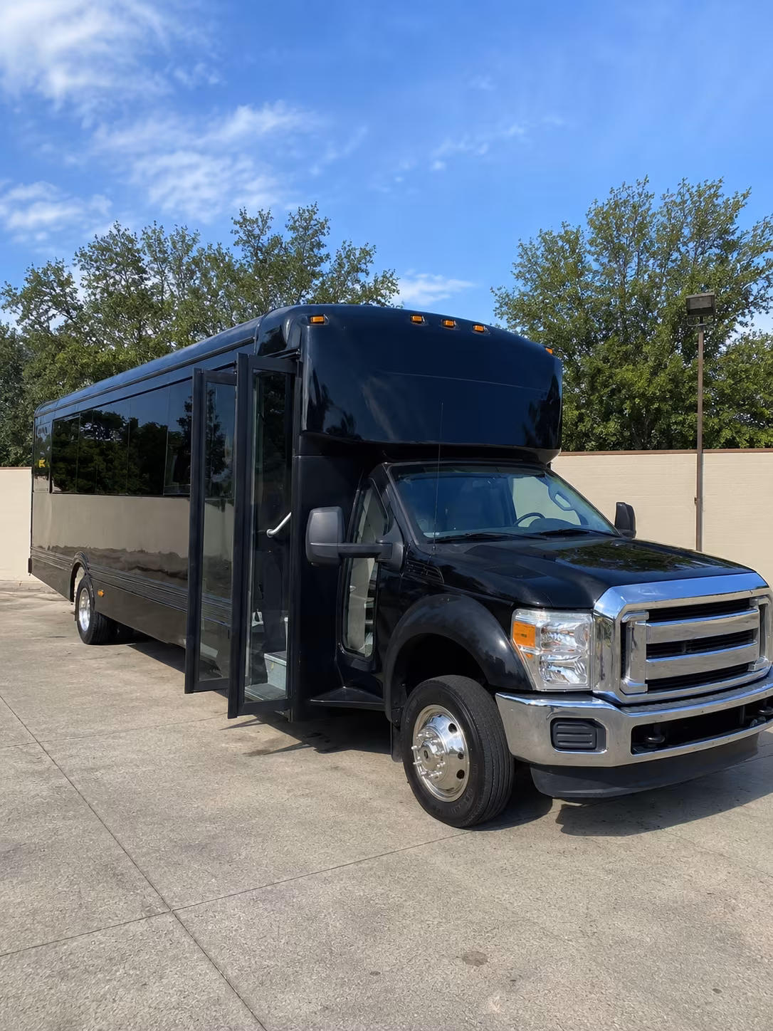 oxnard 20 passenger party bus