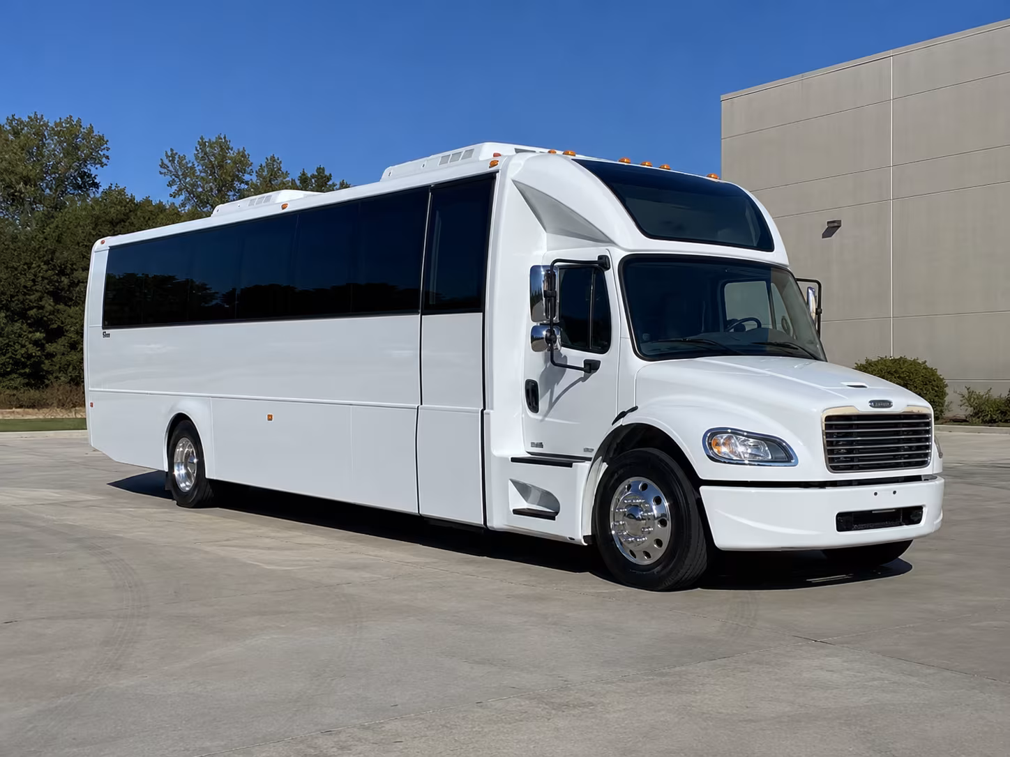 oxnard 28 passenger party bus